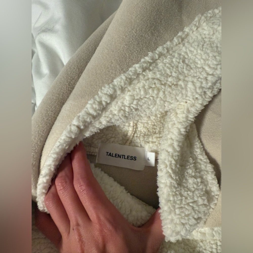 Never Worn Womens Talentless Sherpa Hoodie - Picture 4 of 5